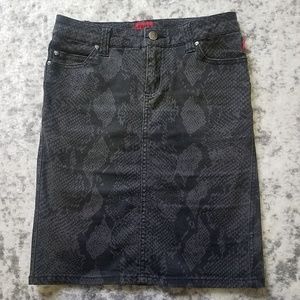 Gray snakeskin print pencil skirt